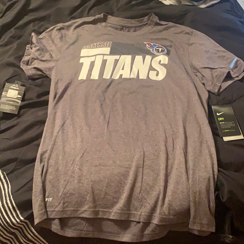 Nike Tennessee Titans T Shirt. Men’s Medium. New with tags